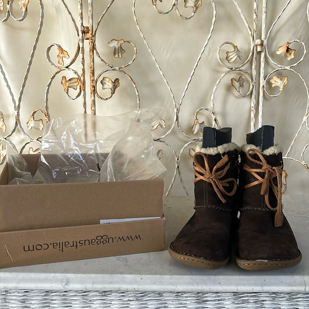 Ugg Australia Shearling detailed, boots with laces